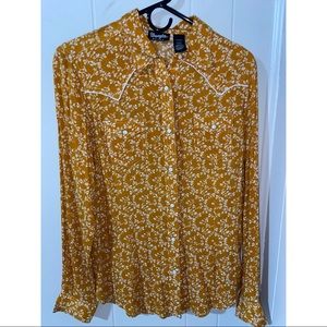 Wrangler retro women’s yellow pearl snap NWOT